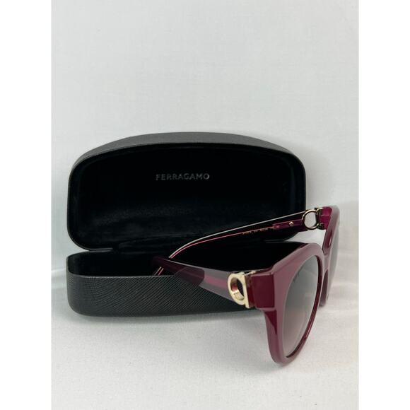 Ferragamo SF1031S Gancini Round Cat Eye Sunglasses Crystal Purple EUC No Scratch
